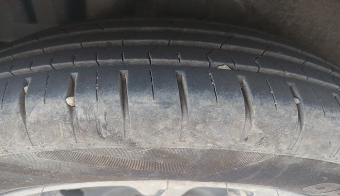 2015 Maruti Swift VDI, Diesel, Manual, 1,76,430 km, tyre