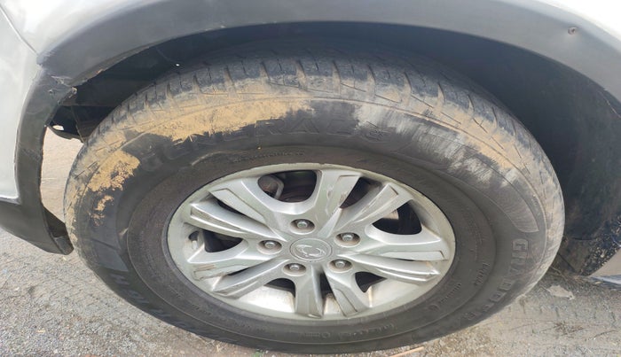 2013 Ssangyong Rexton RX7, Diesel, Automatic, 1,67,038 km, tyre