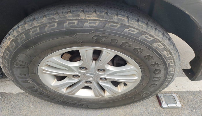 2013 Ssangyong Rexton RX7, Diesel, Automatic, 1,67,038 km, tyre