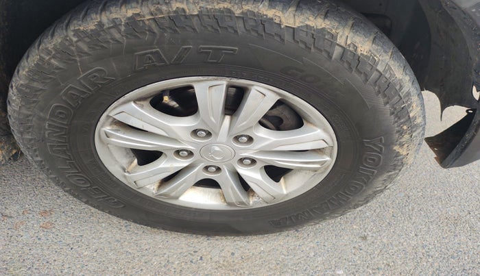2013 Ssangyong Rexton RX7, Diesel, Automatic, 1,67,038 km, tyre