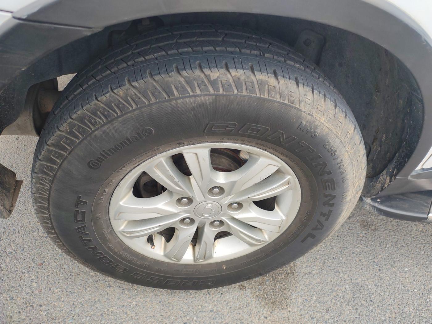 2013 Ssangyong Rexton RX7, Diesel, Automatic, 1,67,038 km, tyre