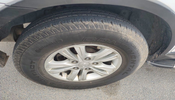 2013 Ssangyong Rexton RX7, Diesel, Automatic, 1,67,038 km, tyre