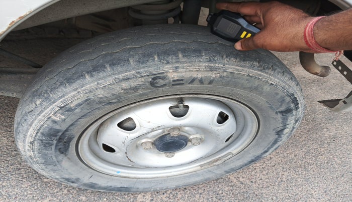 2018 Maruti Eeco 5 STR, Petrol, Manual, 1,31,039 km, tyre