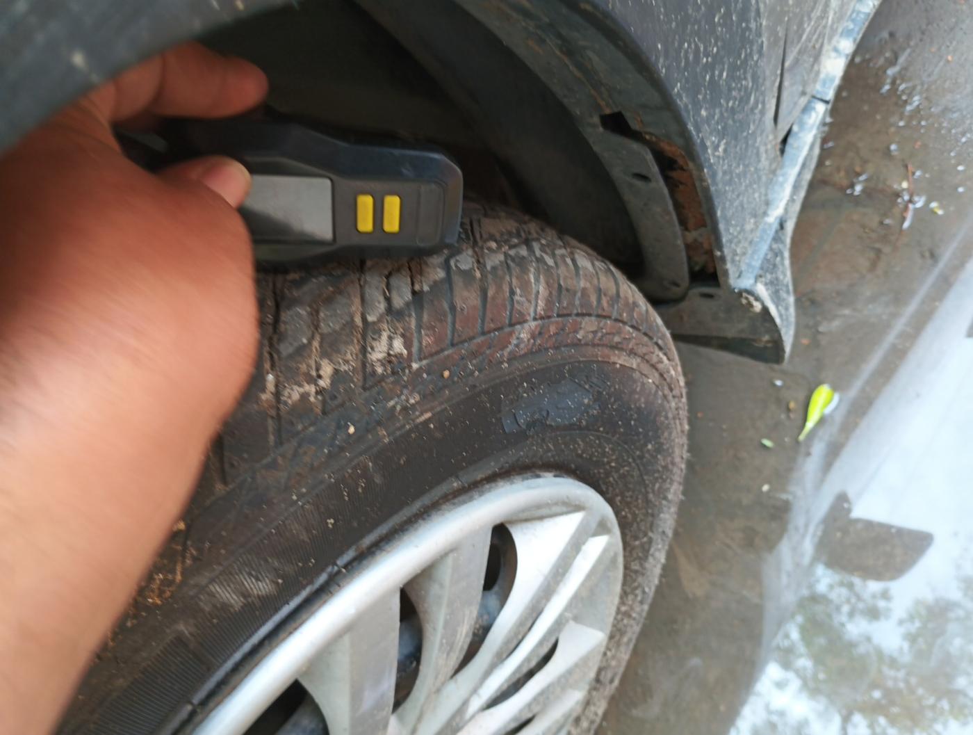 2016 Mahindra Kuv100 K6 6 STR, Petrol, Manual, 36,194 km, tyre