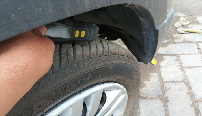 2016 Mahindra Kuv100 K6 6 STR, Petrol, Manual, 36,194 km, tyre