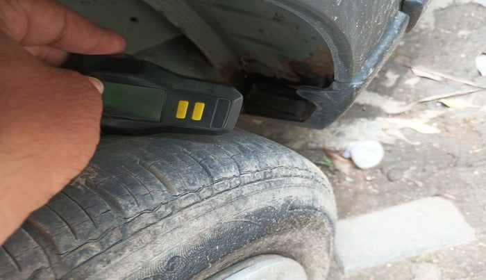 2016 Mahindra Kuv100 K6 6 STR, Petrol, Manual, 36,194 km, tyre