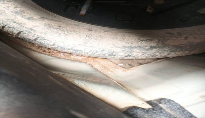 2016 Mahindra Kuv100 K6 6 STR, Petrol, Manual, 36,194 km, tyre