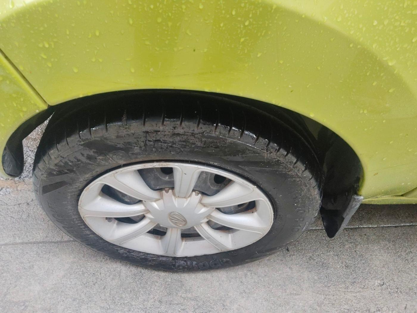 2014 Mahindra E2O T2, Electric, Automatic, 66,502 km, tyre