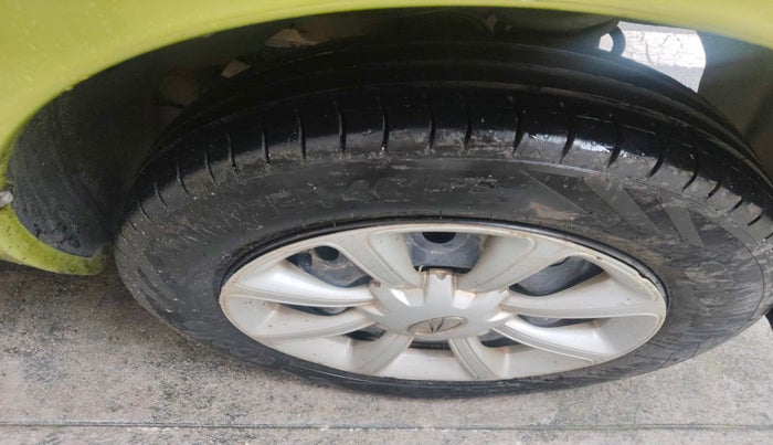 2014 Mahindra E2O T2, Electric, Automatic, 66,502 km, tyre