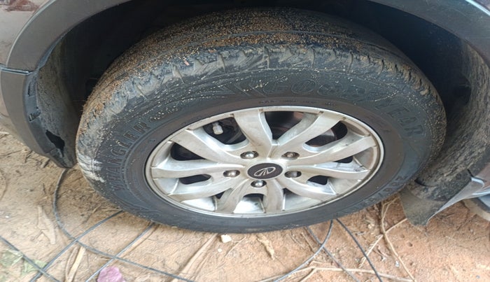 2015 Mahindra XUV500 W8, Diesel, Manual, 1,89,457 km, tyre