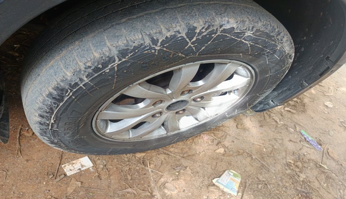 2015 Mahindra XUV500 W8, Diesel, Manual, 1,89,457 km, tyre