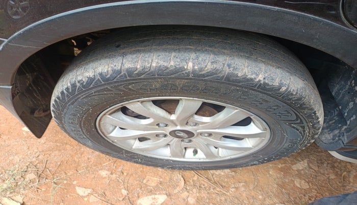 2015 Mahindra XUV500 W8, Diesel, Manual, 1,89,457 km, tyre