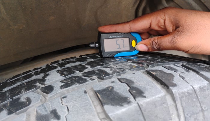 2016 Toyota Fortuner 2.8 4X4 MT, Diesel, Manual, 1,08,892 km, tyre