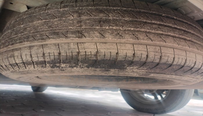 2022 KIA CARENS LUXURY PLUS 1.4 PETROL DCT 7 STR, Petrol, Automatic, 34,336 km, tyre