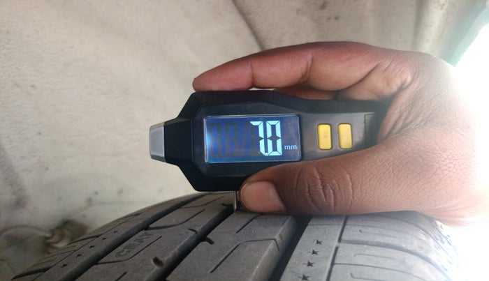 2011 Ford Figo TITANIUM 1.4 DIESEL, Diesel, Manual, 1,18,200 km, tyre