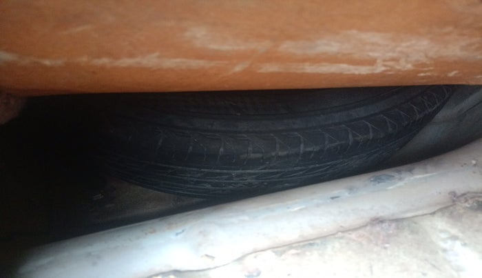 2011 Ford Figo TITANIUM 1.4 DIESEL, Diesel, Manual, 1,18,200 km, tyre