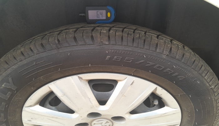 2011 Volkswagen Vento TRENDLINE DIESEL 1.6, Diesel, Manual, 1,26,920 km, tyre