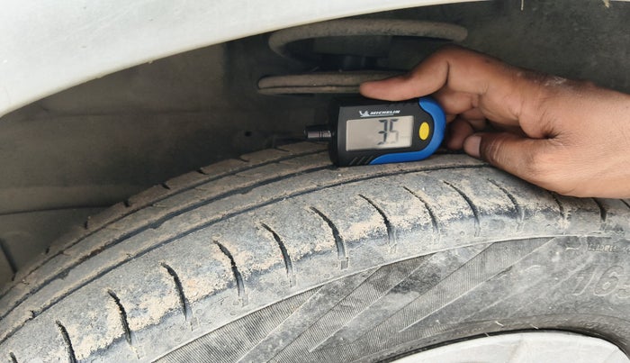 2010 Maruti Ritz VXI, Petrol, Manual, 1,40,226 km, tyre