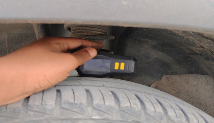 2022 Renault Kwid RXT 1.0 AMT, Petrol, Automatic, 17,000 km, tyre