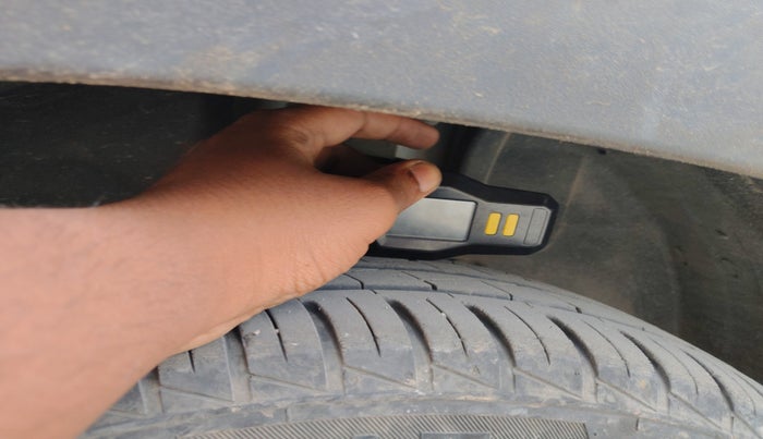 2022 Renault Kwid RXT 1.0 AMT, Petrol, Automatic, 17,000 km, tyre