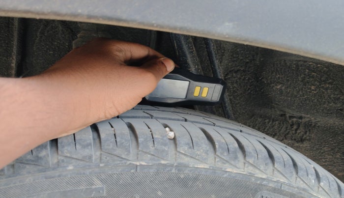 2022 Renault Kwid RXT 1.0 AMT, Petrol, Automatic, 17,000 km, tyre