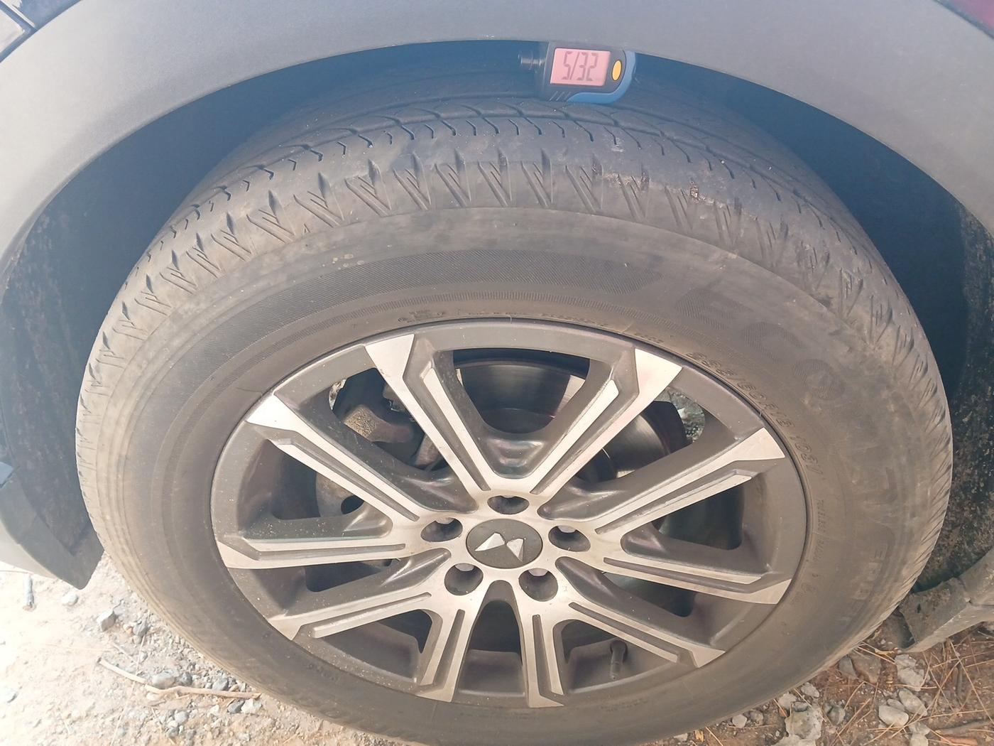 2023 Mahindra XUV700 AX 7 LUXURY P AT 7 STR, Petrol, Automatic, 39,038 km, tyre