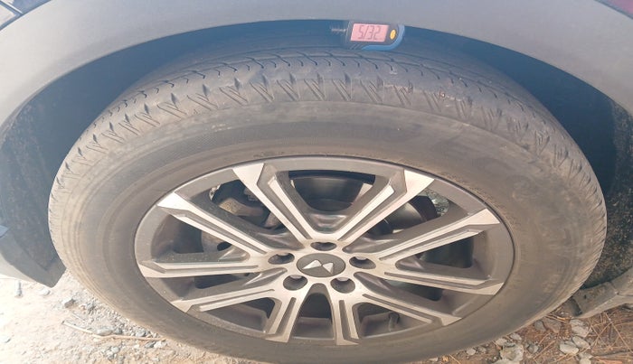 2023 Mahindra XUV700 AX 7 LUXURY P AT 7 STR, Petrol, Automatic, 39,038 km, tyre