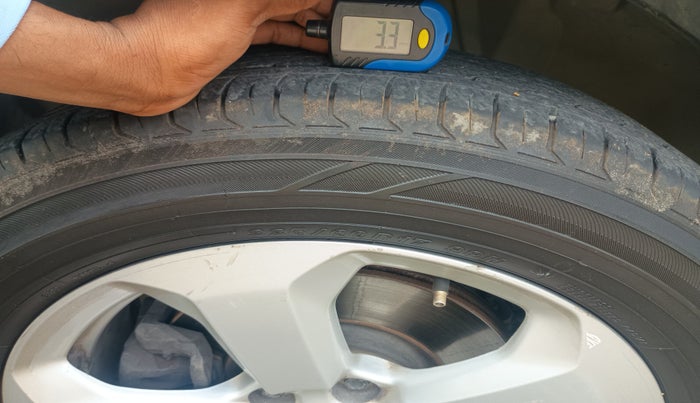 2019 Jeep Compass LONGITUDE (O) 2.0 DIESEL, Diesel, Manual, 1,22,945 km, tyre