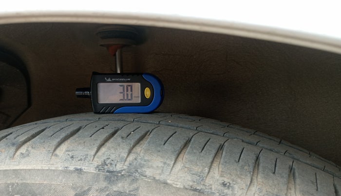 2010 Maruti Ritz LXI, Petrol, Manual, 4,900 km, tyre