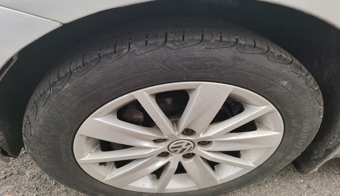 2015 Volkswagen Polo HIGHLINE1.2L, Petrol, Manual, 93,717 km, tyre