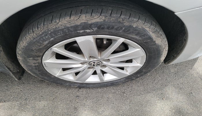 2015 Volkswagen Polo HIGHLINE1.2L, Petrol, Manual, 93,717 km, tyre