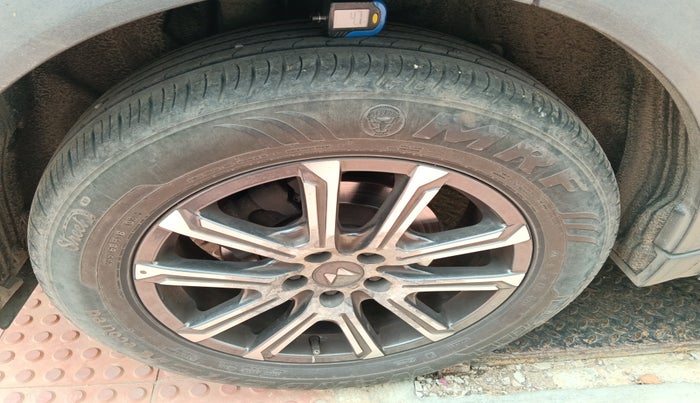 2021 Mahindra XUV700 AX 7 P AT 7 STR, Petrol, Automatic, 34,963 km, tyre