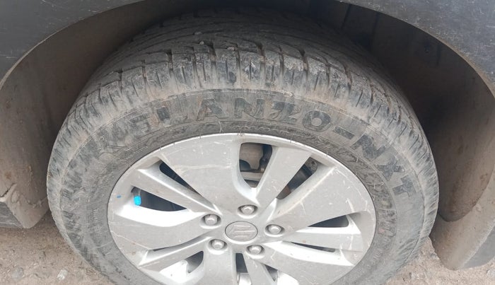 2015 Maruti S Cross ZETA 1.3, Diesel, Manual, 1,39,210 km, tyre