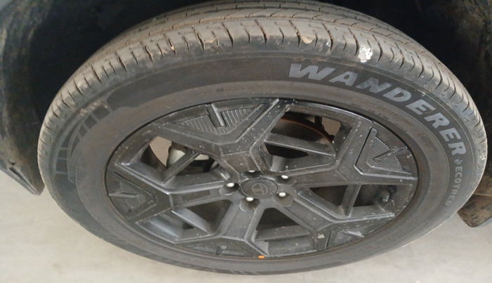 2024 Tata Harrier FEARLESS PLUS DARK EDITION AT, Diesel, Automatic, 8,275 km, tyre