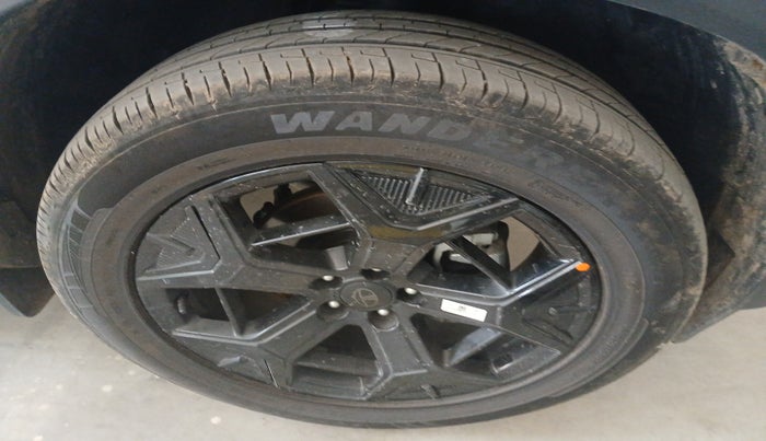 2024 Tata Harrier FEARLESS PLUS DARK EDITION AT, Diesel, Automatic, 8,275 km, tyre