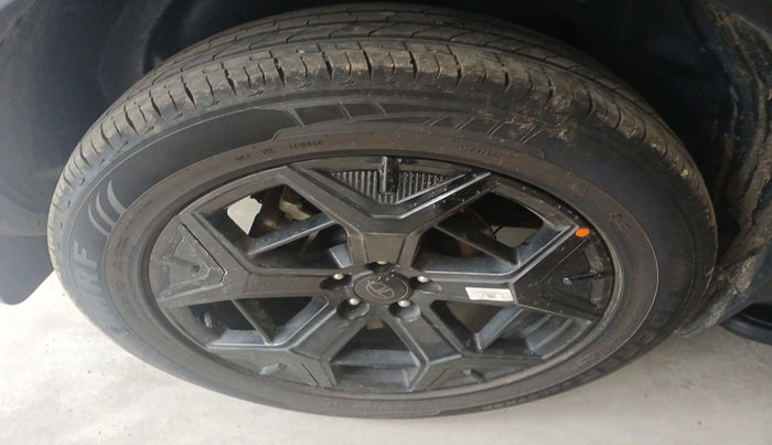2024 Tata Harrier FEARLESS PLUS DARK EDITION AT, Diesel, Automatic, 8,275 km, tyre