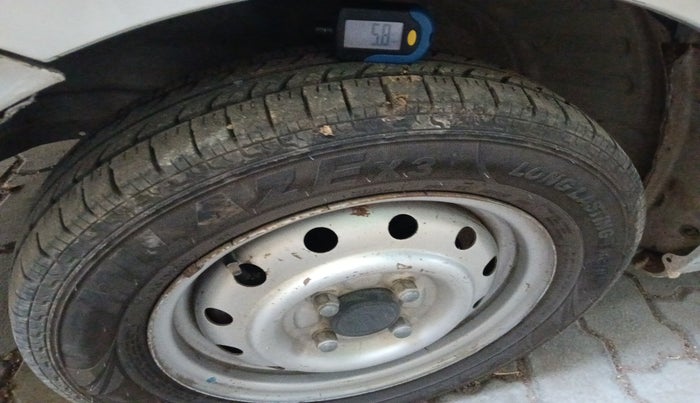 2017 Maruti Wagon R 1.0 LXI CNG, Petrol, Manual, 1,11,233 km, tyre