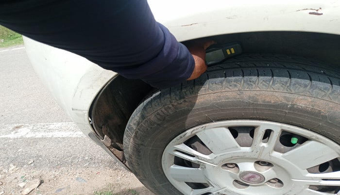 2014 Fiat Grand Punto Active Multijet 1.3, Diesel, Manual, 1,85,959 km, tyre