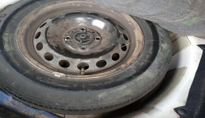 2014 Fiat Grand Punto Active Multijet 1.3, Diesel, Manual, 1,85,959 km, tyre