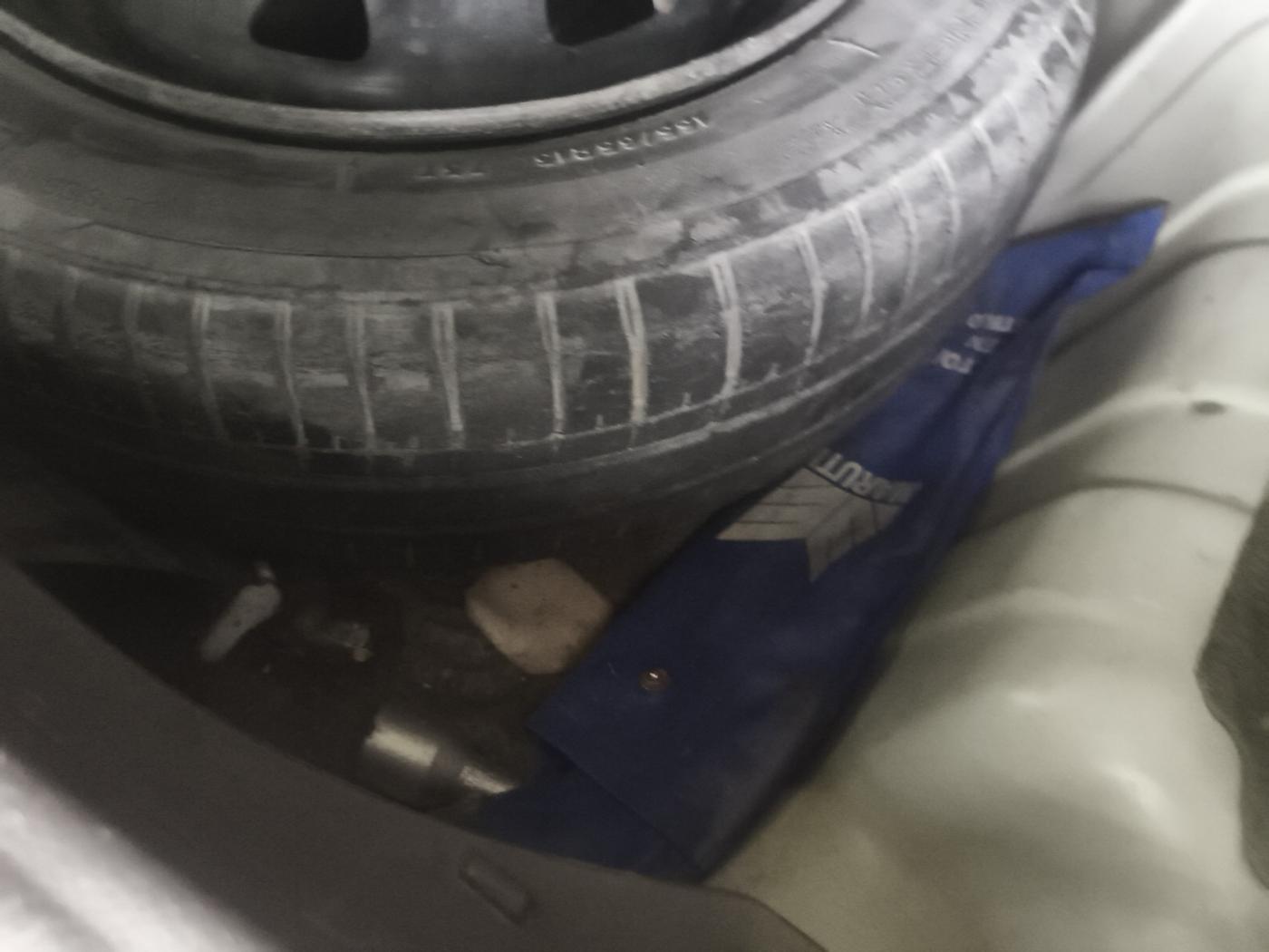2010 Maruti Zen Estilo LX, Petrol, Manual, 1,55,794 km, tyre