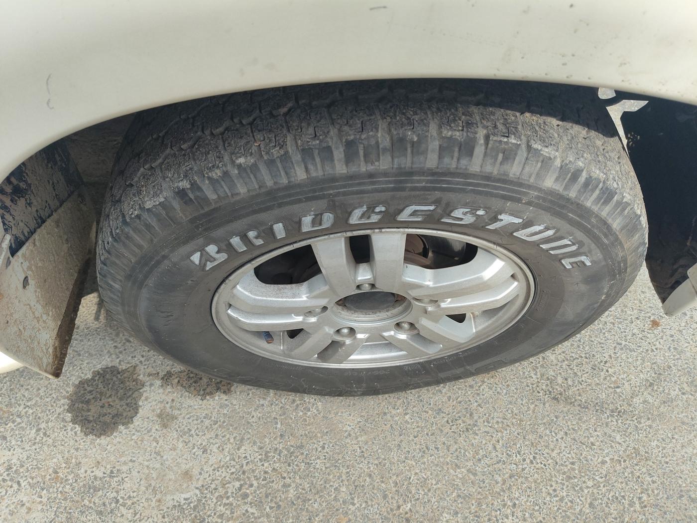 2012 Mahindra Scorpio VLX 2WD AIRBAG, Diesel, Manual, 1,01,824 km, tyre