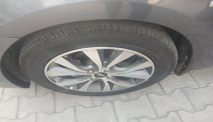 2013 Hyundai Verna FLUIDIC 1.6 CRDI SX, Diesel, Manual, 1,08,018 km, tyre