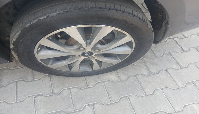 2013 Hyundai Verna FLUIDIC 1.6 CRDI SX, Diesel, Manual, 1,08,018 km, tyre