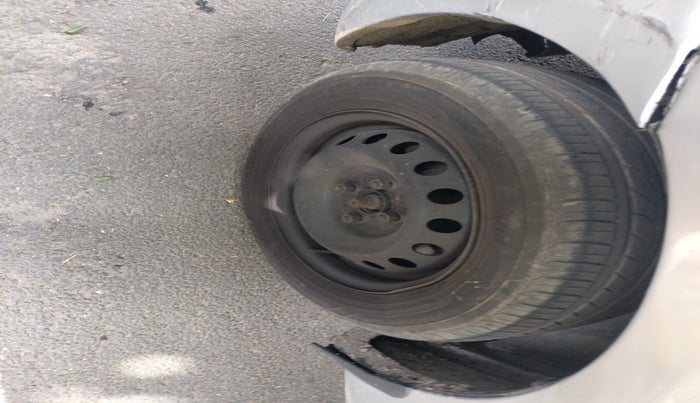 2012 Toyota Etios Liva G, Petrol, Manual, 85,561 km, tyre