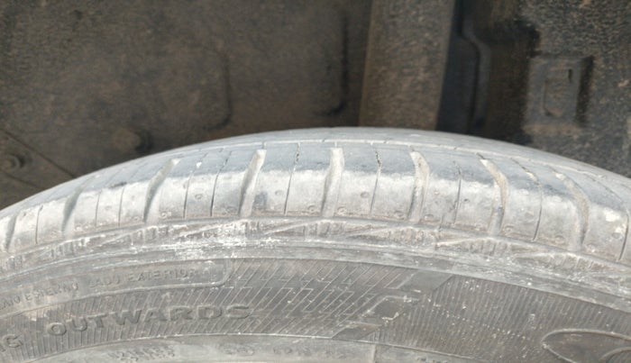 2012 Toyota Etios Liva G, Petrol, Manual, 85,561 km, tyre