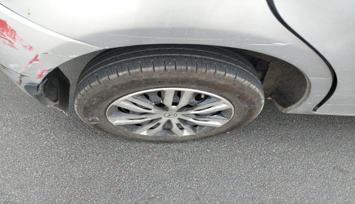 2012 Toyota Etios Liva G, Petrol, Manual, 85,561 km, tyre