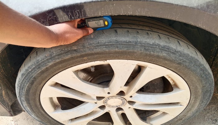 2013 Mercedes Benz E Class E 250 CDI AVANTGARDE, Diesel, Automatic, 1,25,118 km, tyre