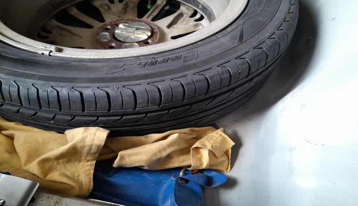 2017 Honda City 1.5L I-VTEC VX, Petrol, Manual, 1,04,571 km, tyre