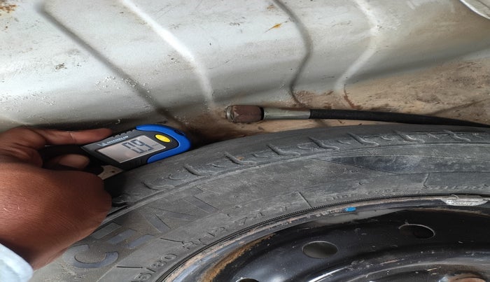 2012 Maruti Alto 800 LXI, Petrol, Manual, 1,20,516 km, tyre