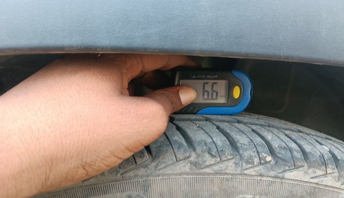 2016 Renault Kwid RXT 1.0 AMT, Petrol, Automatic, 81,938 km, tyre